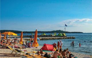 1 Bedroom Cozy Apartment In Valbandon - Valbandon - 9