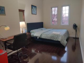 Super Huge Comfortable King Bedroom near Toronto Pearson Airport - Mississauga - 0