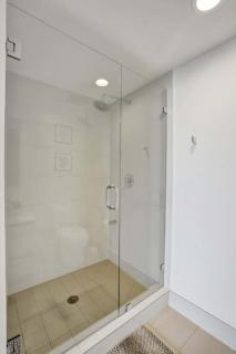 Lower Penthouse 3BD 3BA Beach Gym and Pool - Hallandale Beach - 5