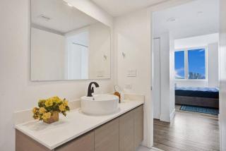 Lower Penthouse 3BD 3BA Beach Gym and Pool - Hallandale Beach - 3