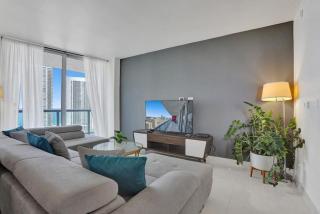 Stunning Beach Resort Large 4 Bedrooms Apartment - Hallandale Beach - 8