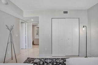 Perfect Vacation Large Condo Breathtaking Views - Hallandale Beach - 2