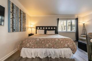 Charming Studio Deluxe w/Full Kitchen #115 at Donner Lake Village - Truckee - 5