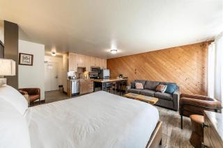 Lovely Studio w/Kitchen and Partial Lake View #122 at Donner Lake Village - Truckee - 8