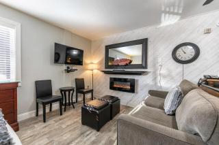Deluxe Studio Partial Lake View #125 at Donner Lake Village - Truckee - 8
