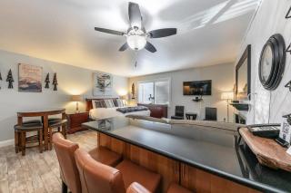 Deluxe Studio Partial Lake View #125 at Donner Lake Village - Truckee - 2
