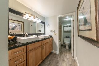 Deluxe Studio Partial Lake View #125 at Donner Lake Village - Truckee - 7