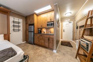 Cozy Studio 1st Floor #132 at Donner Lake Village - Truckee - 5