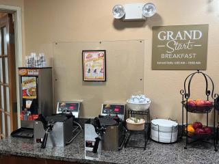 GrandStay Hotel & Suites - Cambridge - 6