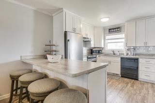 Ocean Isle Beach Condo with Balcony Steps to Shore! - Ocean Isle Beach - 2
