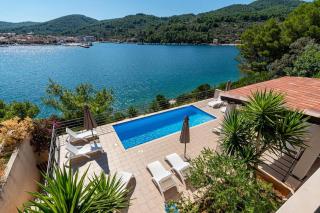 Beachfront villa with private pool in Vela Luka - 6