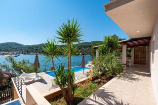 Beachfront villa with private pool in Vela Luka - 4