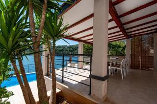 Beachfront villa with private pool in Vela Luka - 3