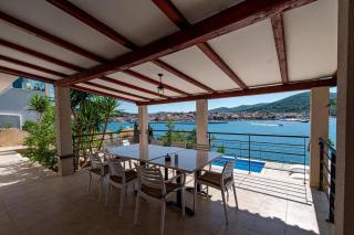 Beachfront villa with private pool in Vela Luka - 2