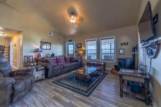 Rain Dance Retreat: Updated 2 Bedroom, 2 Bath Cabin with a Private Hot Tub and Views For Days! - Ruidoso - 0