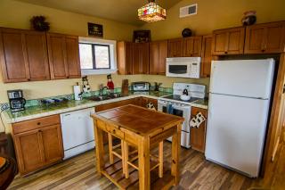 Rain Dance Retreat: Updated 2 Bedroom, 2 Bath Cabin with a Private Hot Tub and Views For Days! - Ruidoso - 2