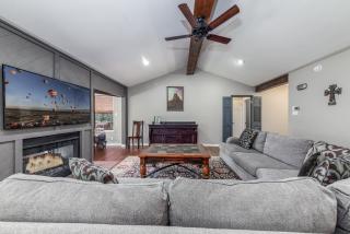 Salted Rim: 4 Bedrooms with a Hot Tub and Game Room - Ruidoso - 2