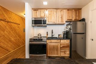 Cozy Studio w/Kitchen #112 at Donner Lake Village - Truckee - 4