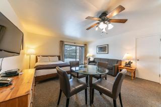 Cozy King Studio w/Lake View #145 at Donner Lake Village - Truckee - 8