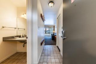 Cozy King Studio w/Lake View #145 at Donner Lake Village - Truckee - 1