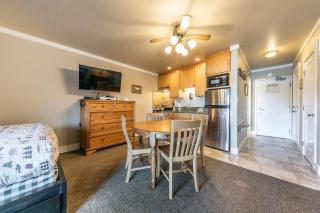 Quaint Studio w/Lake View #146 at Donner Lake Village - Truckee - 3