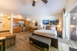 Cozy Studio w/Kitchenette and Balcony #212 at Donner Lake Village - Truckee - 0