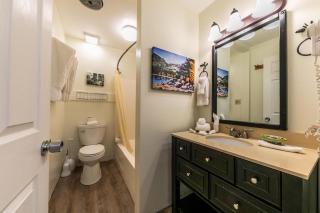Cozy Studio w/Kitchenette and Balcony #212 at Donner Lake Village - Truckee - 9