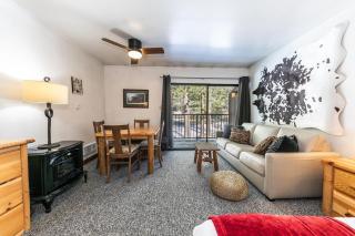 Modern Studio w/Balcony #211 at Donner Lake Village - Truckee - 6