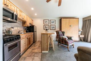 Cozy Studio w/ Partial Lake view #223 at Donner Lake Village - Truckee - 8