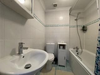 The Islington Hub Apartment - 9