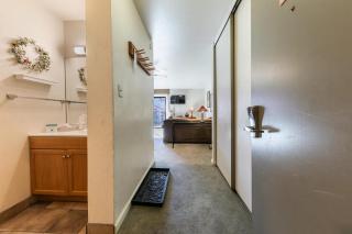 Cozy Studio w/ Partial Lake view #223 at Donner Lake Village - Truckee - 6