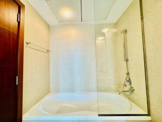 Luxe 2BR with Fountain & Opera Views at Standpoint A - Dubái - 1