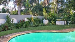 Coral Tree Cottage at Villa Roc Guesthouse, Salt Rock Ballito, Solar Power - Sheffield Beach - 3