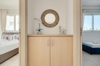 Cozy 2 Bedroom Family Apartment w/ Pool - 1