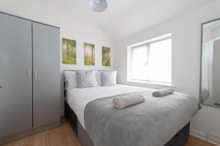 3 Bed House in Rochester 4 beds sleeps 7 - 1
