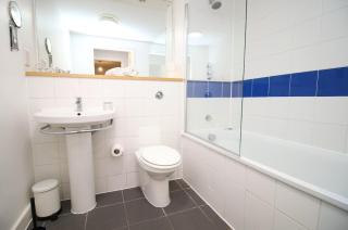 Bright 1Bedroom Apartment, Central Location with Balcony - Bristol - 5