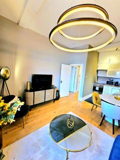 Gorgeous Hyde Park Home with Elevator Access by Tube Metro Stations - Londra - 2