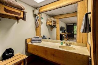 Stonegate Lodge King Bed WIFI 50 Roku TV Salt Water Pool Room #104 - 4