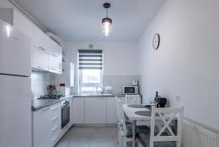 Apartment with free parking near Coresi Mall by MM Host - Braşov - 6