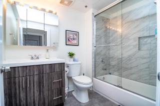 McCormick Place Stylish corner unit with optional parking for up to 6 guests - Chicago - 1
