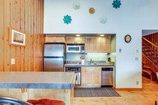 Mt Bachelor Village Resort Condo 19 Mi to Skiing! - 1