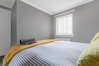 Stylish 2-Bed House Private Driveway - Glasgow - 9
