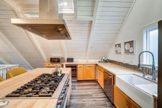 Stylish Bellingham Home with Lake and Mountain Views! - Bellingham - 3