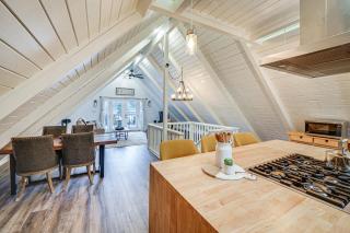 Stylish Bellingham Home with Lake and Mountain Views! - Bellingham - 1