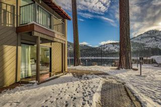 Spacious 1BR Condo w/ Lake View #136 at Donner Lake Village - Truckee - 4