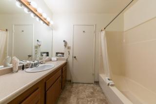 Spacious 1BR Condo w/ Lake View #136 at Donner Lake Village - Truckee - 9