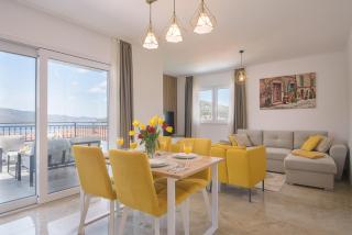 Villa Barbara & Zoran with free parking and heated swimming pool - Seget Vranjica - 6