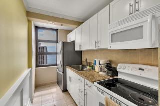 22nd Floor Condo with Stunning Ocean Views and Free Parking! - Honolulu - 7
