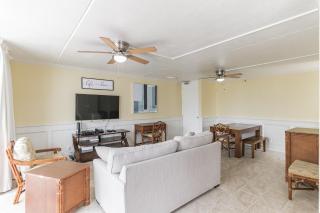 22nd Floor Condo with Stunning Ocean Views and Free Parking! - Honolulu - 1