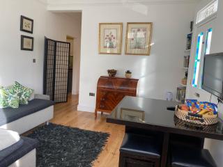 Interior Designed Flat near Kew Botanical Gardens - London - 2